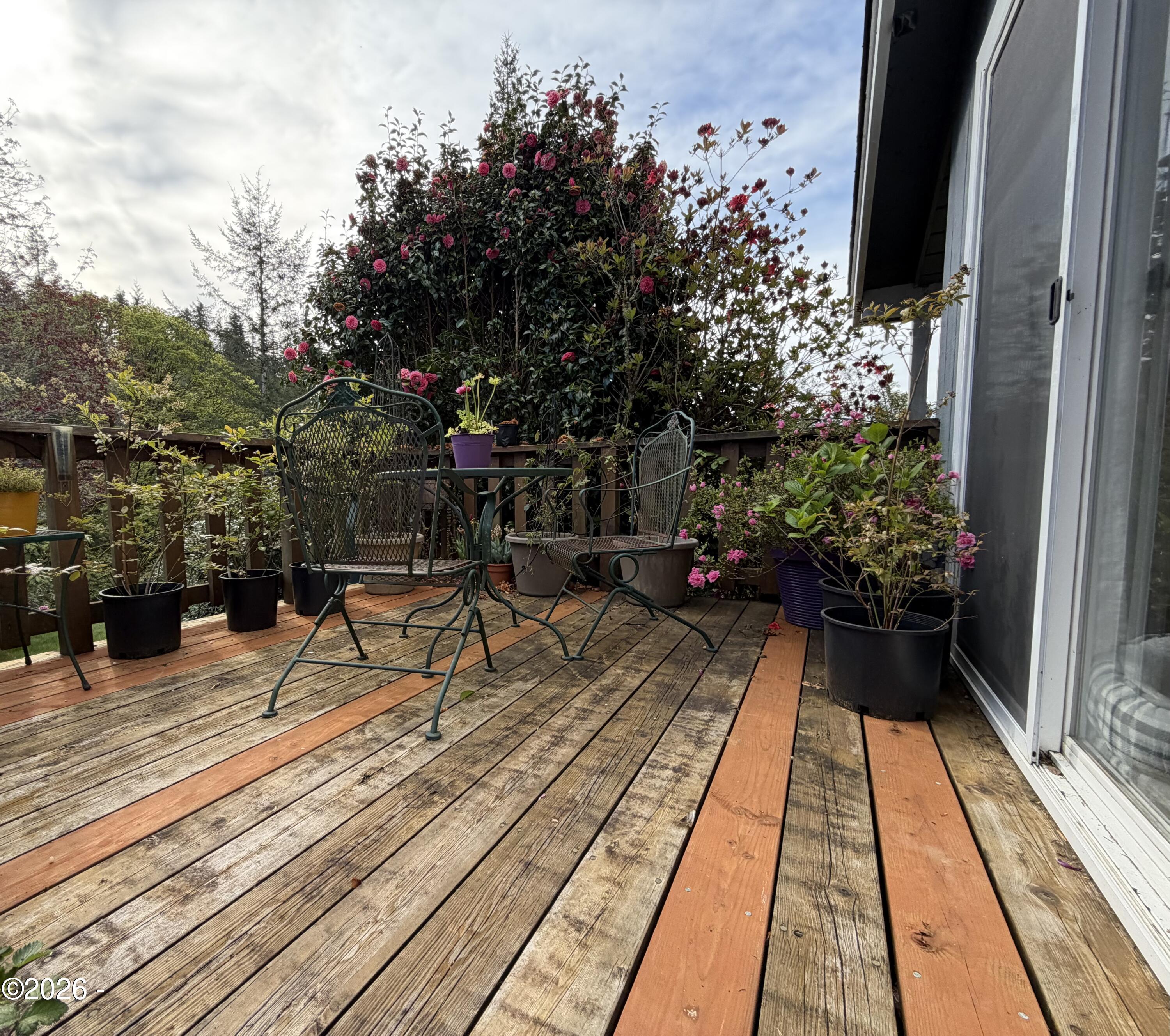 1318 Southeast Maple Street Toledo, OR 97391 - Photo 15 of 54 Deck off of Dinning area