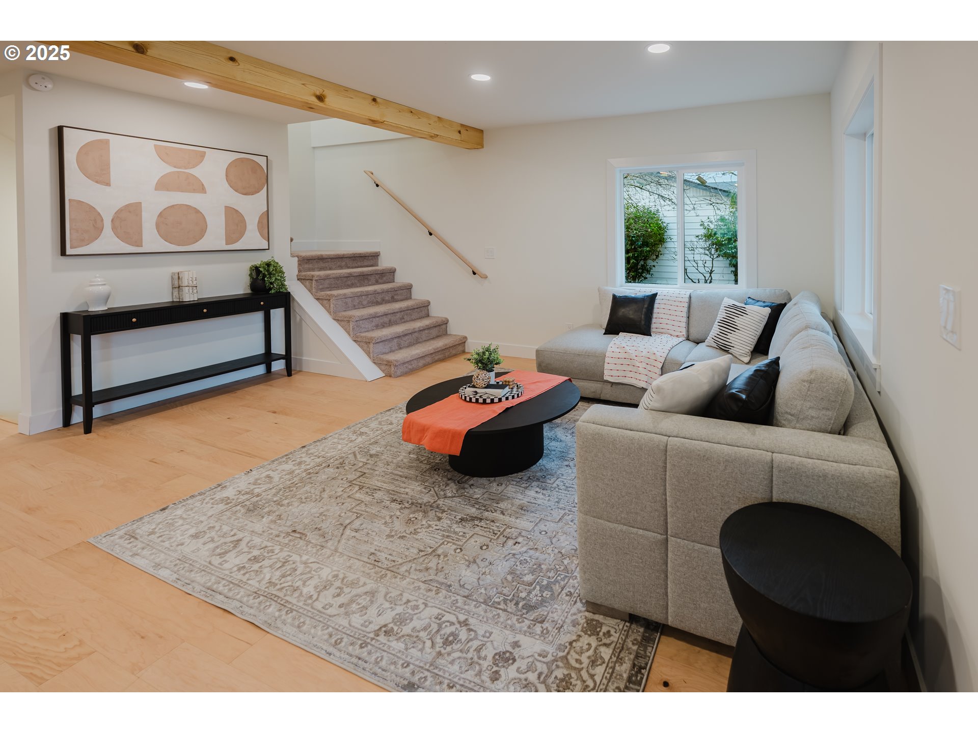 9326 Southeast Mill Street Portland, OR 97216 - Photo 4 of 21 Living Room