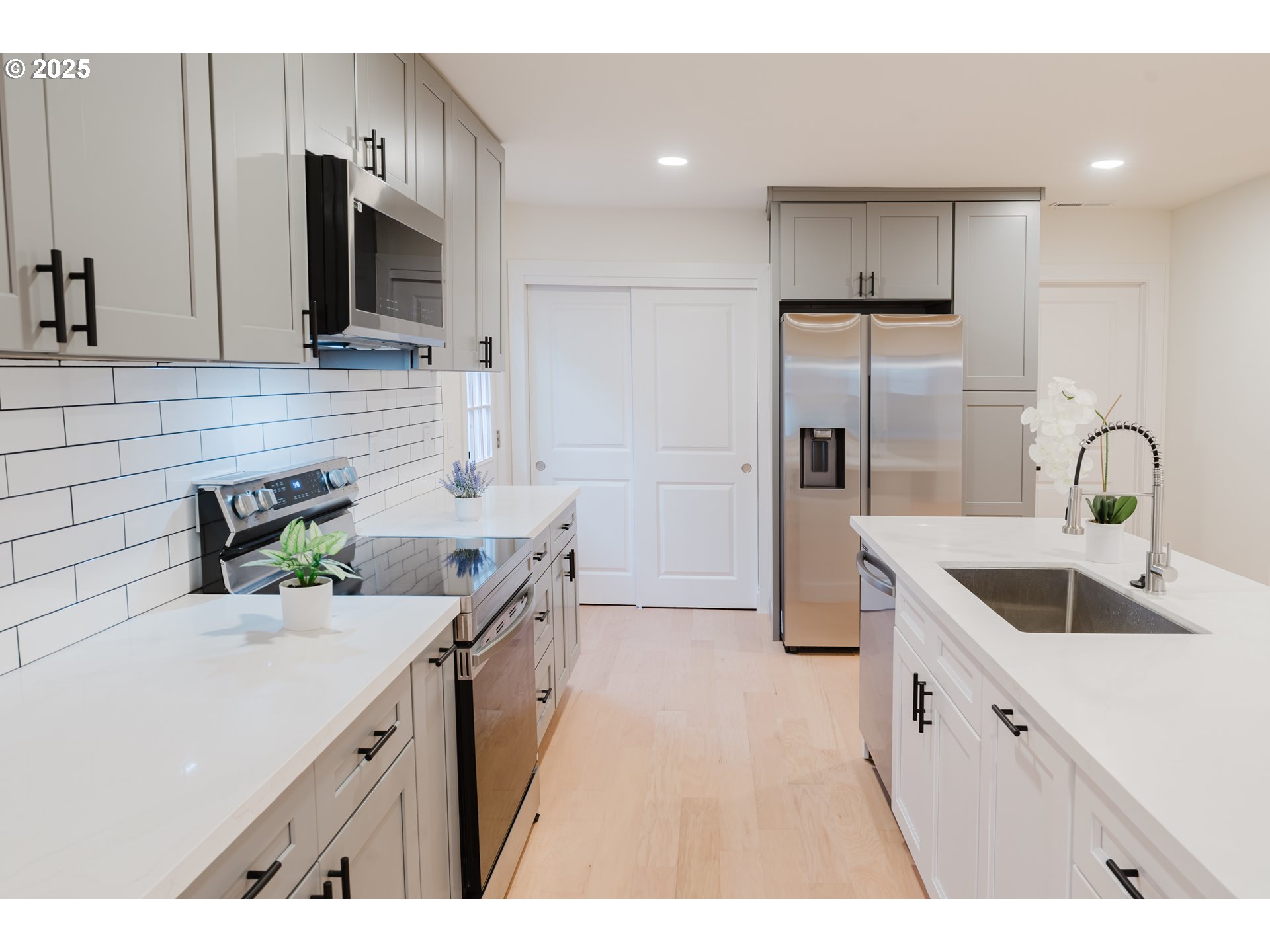 9326 Southeast Mill Street Portland, OR 97216 - Photo 5 of 21 Kitchen