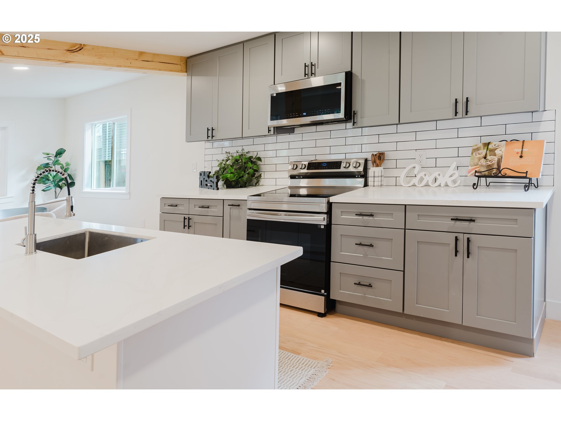 9326 Southeast Mill Street Portland, OR 97216 - Photo 6 of 21 Kitchen