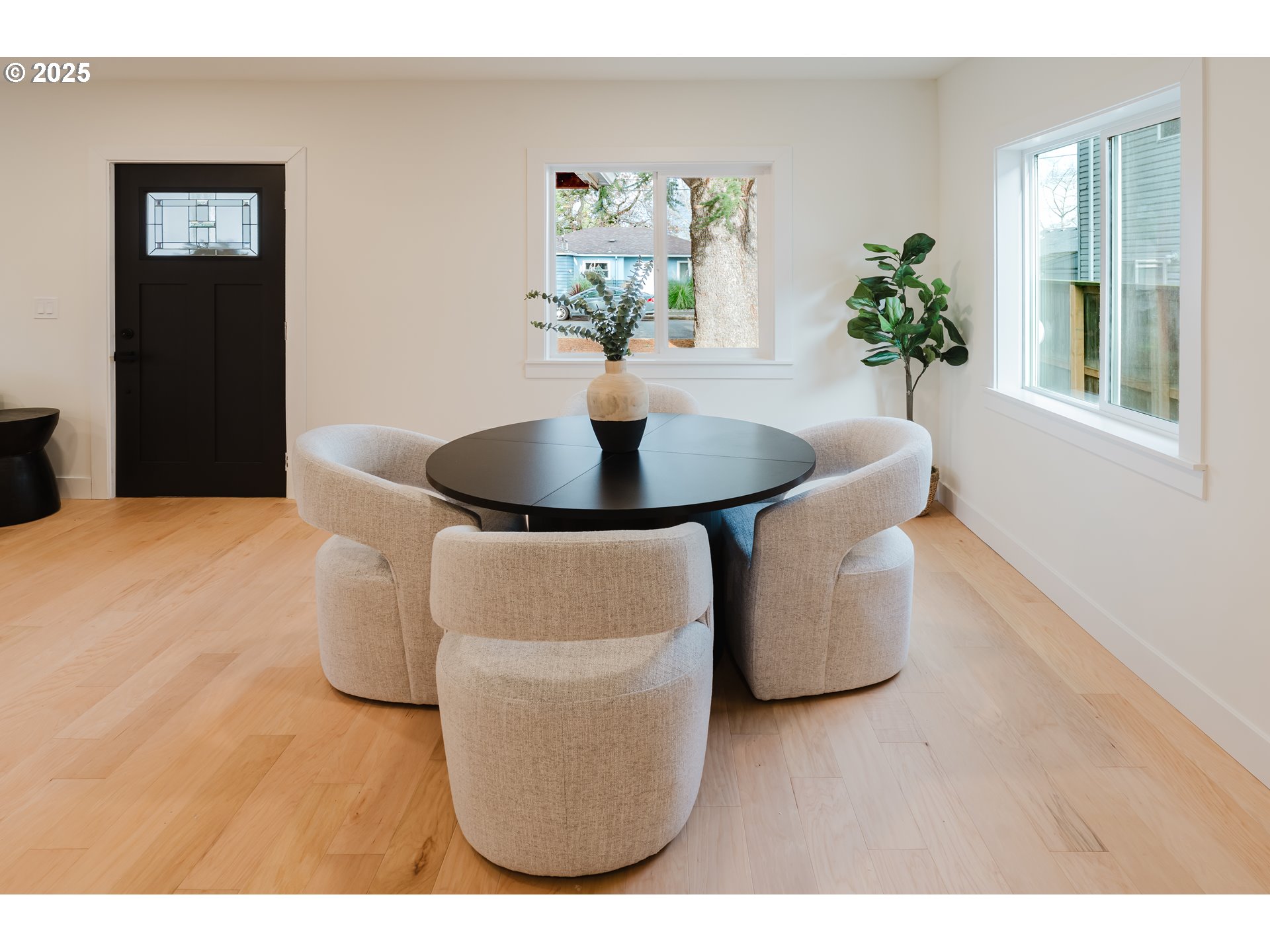 9326 Southeast Mill Street Portland, OR 97216 - Photo 9 of 21 Dining Area