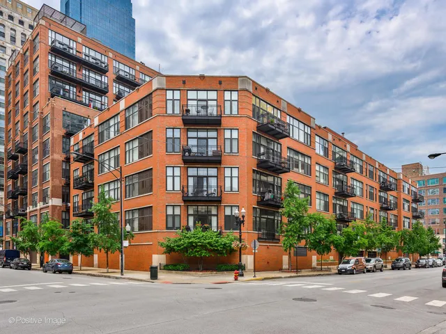 $2,350,000 | 333 West Hubbard Street, Unit 1006, Chicago, IL 60654