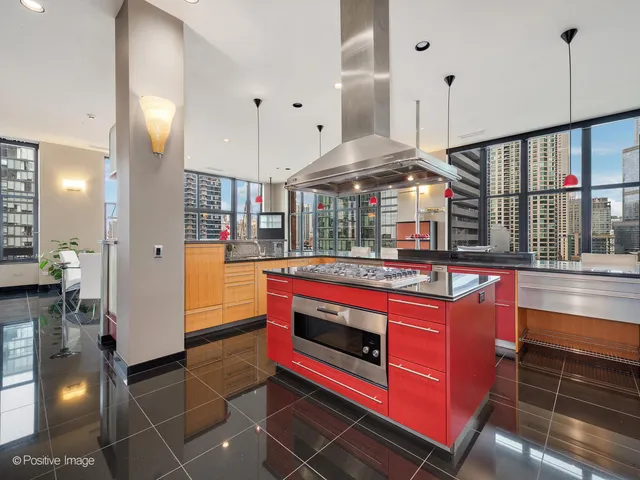 $2,350,000 | 333 West Hubbard Street, Unit 1006, Chicago, IL 60654