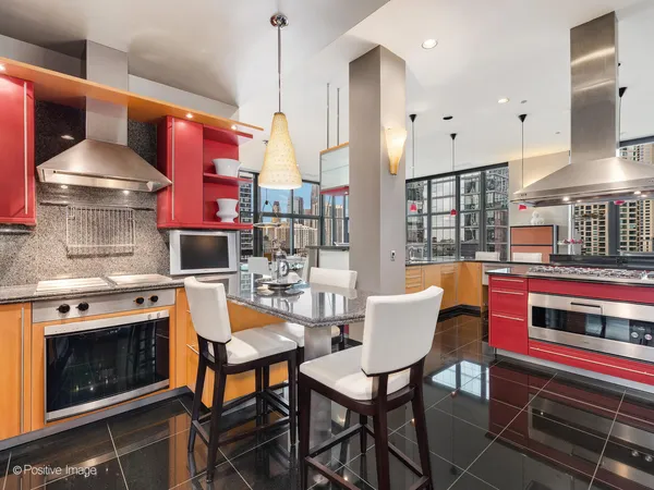 $2,350,000 | 333 West Hubbard Street, Unit 1006, Chicago, IL 60654