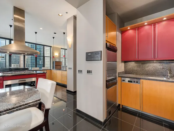 $2,350,000 | 333 West Hubbard Street, Unit 1006, Chicago, IL 60654