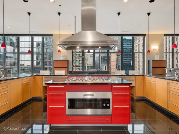 $2,350,000 | 333 West Hubbard Street, Unit 1006, Chicago, IL 60654