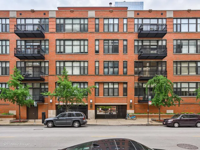 $2,350,000 | 333 West Hubbard Street, Unit 1006, Chicago, IL 60654