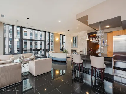 $2,350,000 | 333 West Hubbard Street, Unit 1006, Chicago, IL 60654