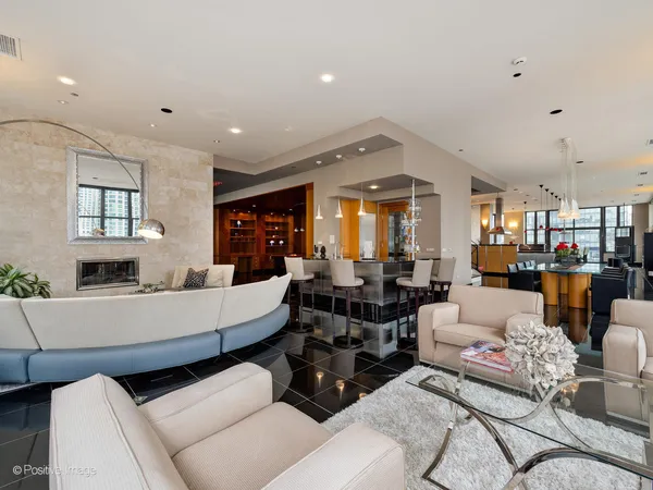 $2,350,000 | 333 West Hubbard Street, Unit 1006, Chicago, IL 60654