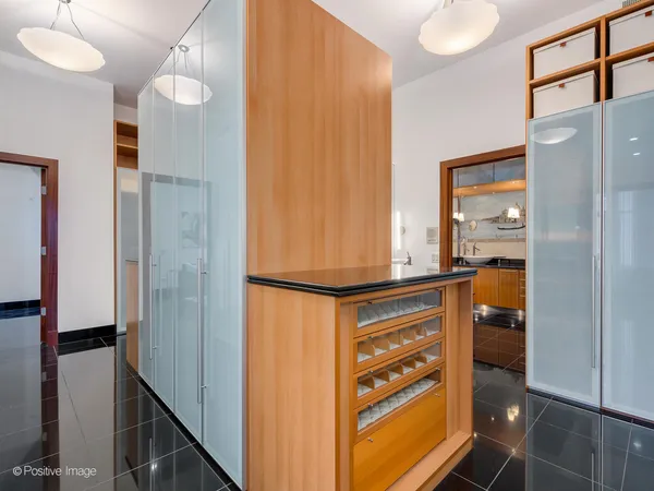 $2,350,000 | 333 West Hubbard Street, Unit 1006, Chicago, IL 60654
