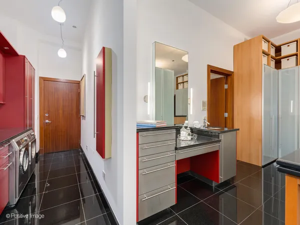 $2,350,000 | 333 West Hubbard Street, Unit 1006, Chicago, IL 60654