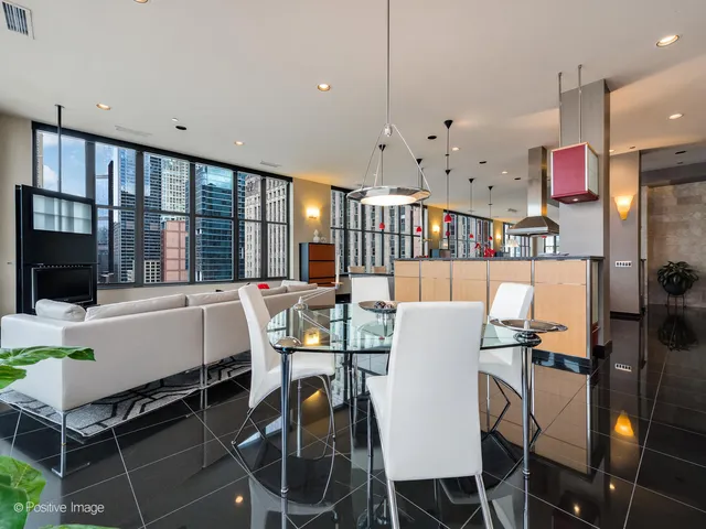 $2,350,000 | 333 West Hubbard Street, Unit 1006, Chicago, IL 60654