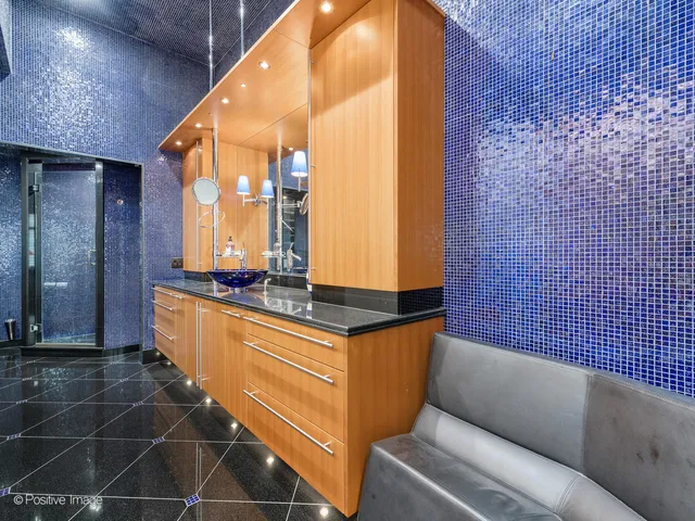 $2,350,000 | 333 West Hubbard Street, Unit 1006, Chicago, IL 60654