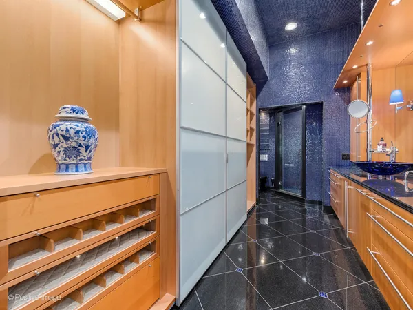 $2,350,000 | 333 West Hubbard Street, Unit 1006, Chicago, IL 60654