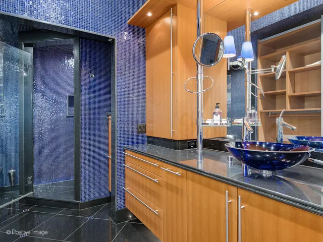 $2,350,000 | 333 West Hubbard Street, Unit 1006, Chicago, IL 60654