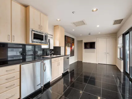 $2,350,000 | 333 West Hubbard Street, Unit 1006, Chicago, IL 60654