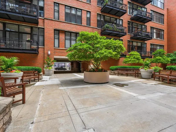 $2,350,000 | 333 West Hubbard Street, Unit 1006, Chicago, IL 60654