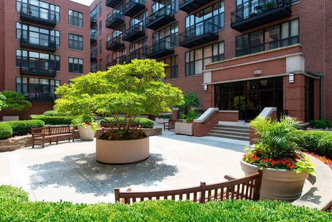 $2,350,000 | 333 West Hubbard Street, Unit 1006, Chicago, IL 60654