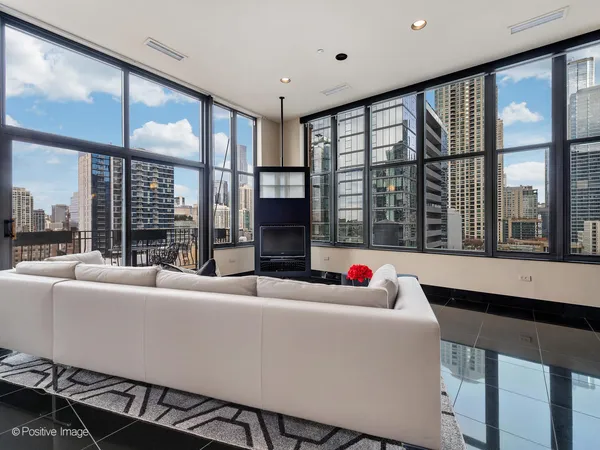 $2,350,000 | 333 West Hubbard Street, Unit 1006, Chicago, IL 60654