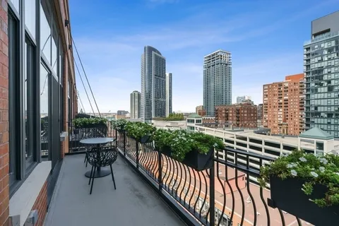 $2,350,000 | 333 West Hubbard Street, Unit 1006, Chicago, IL 60654