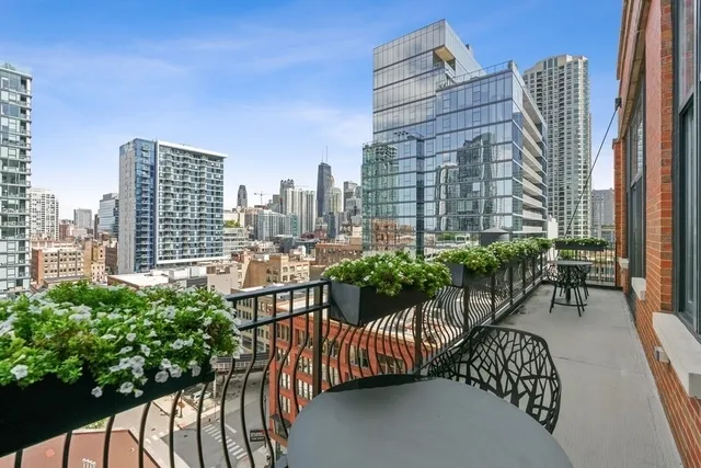 $2,350,000 | 333 West Hubbard Street, Unit 1006, Chicago, IL 60654