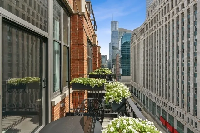 $2,350,000 | 333 West Hubbard Street, Unit 1006, Chicago, IL 60654
