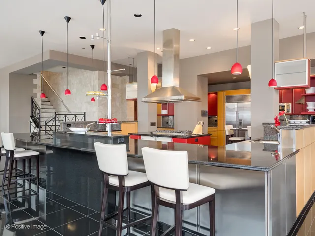 $2,350,000 | 333 West Hubbard Street, Unit 1006, Chicago, IL 60654