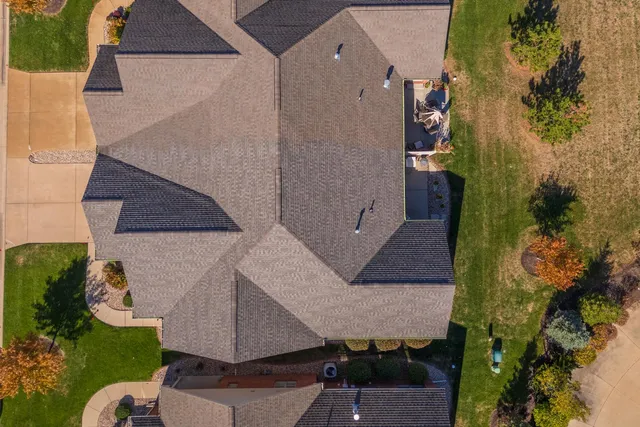 a view of a house with backyard and a tree