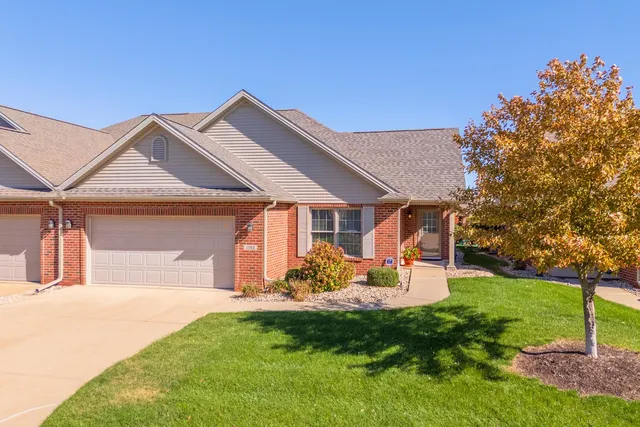 $395,000 | 1762 Lockspur Way, Normal, IL 61761