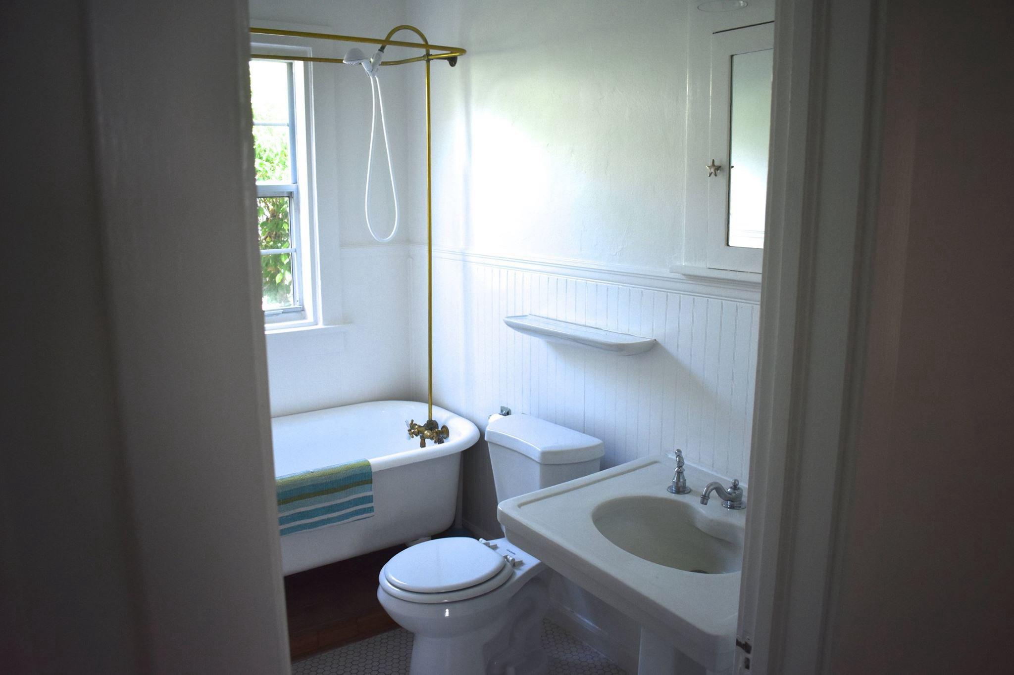 240 Conniston Road West Palm Beach, FL 33405 - Photo 13 of 20 RO RO BATHROOM
