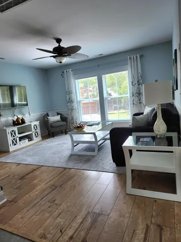 $2,800 | 677 Oak Marsh Drive, Mount Pleasant, SC 29464