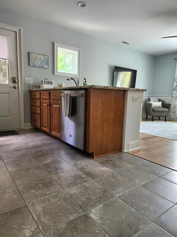 $2,800 | 677 Oak Marsh Drive, Mount Pleasant, SC 29464