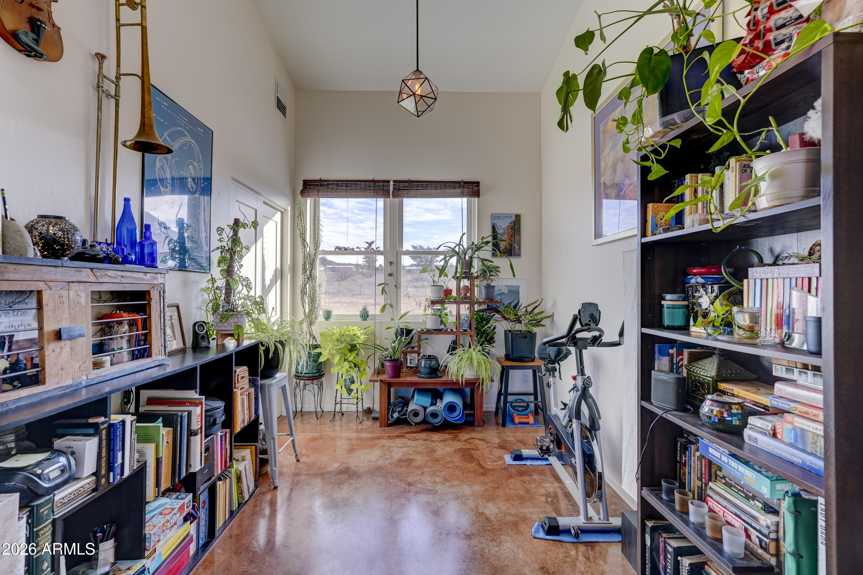 2771 South Country Hill Road Cornville, AZ 86325 - Photo 17 of 20 a room with furniture and a book shelf