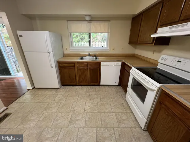 $2,395 | 19266 Esmond Terrace, Germantown, MD 20874
