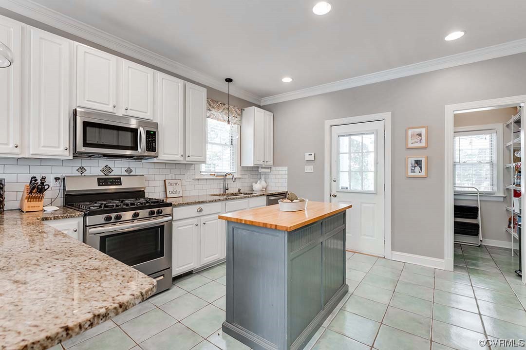 5009 Devonshire Road Richmond, VA 23225 - Photo 10 of 43 a kitchen with granite countertop a sink and steel appliances