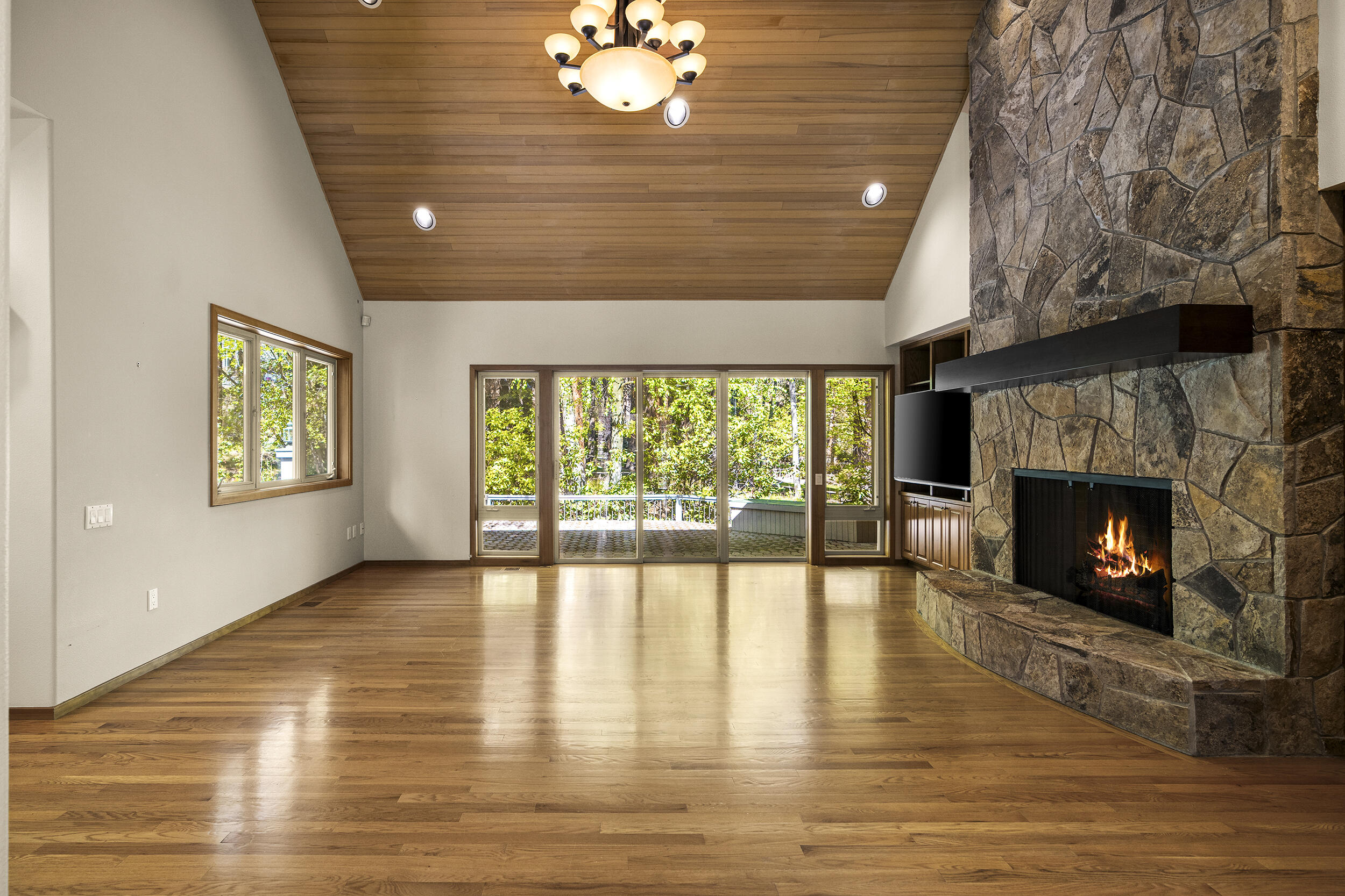 60645 Taos Bend, OR 97702 - Photo 11 of 62 36-print-_DSC0284
