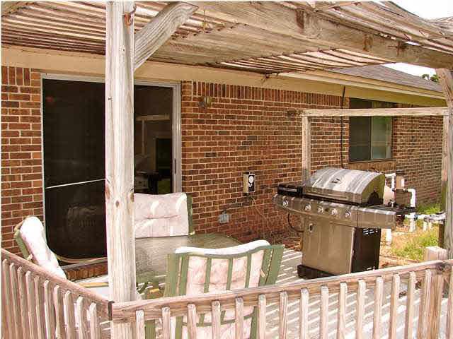 3000 Ranchette Square Gulf Breeze, FL 32563 - Photo 11 of 12 Rear patio