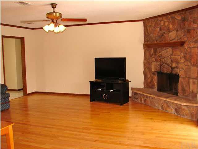 3000 Ranchette Square Gulf Breeze, FL 32563 - Photo 3 of 12 Large open living room