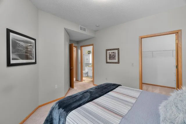 $274,900 | 9909 Tamarack Cove, Woodbury, MN 55125