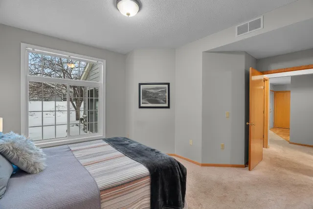 $274,900 | 9909 Tamarack Cove, Woodbury, MN 55125