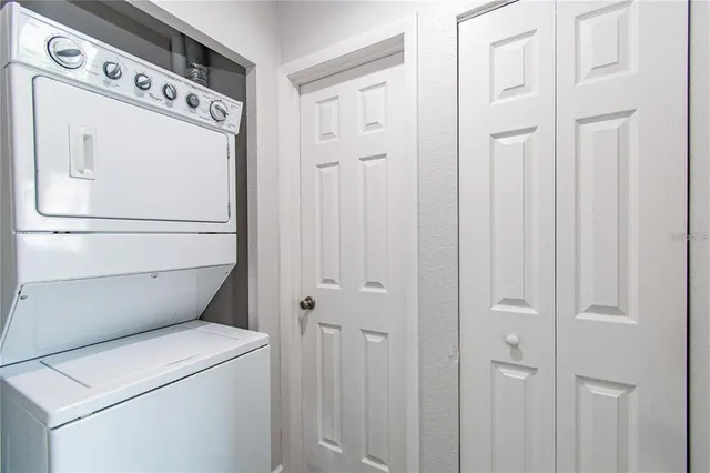 a close up view of a washer and dryer