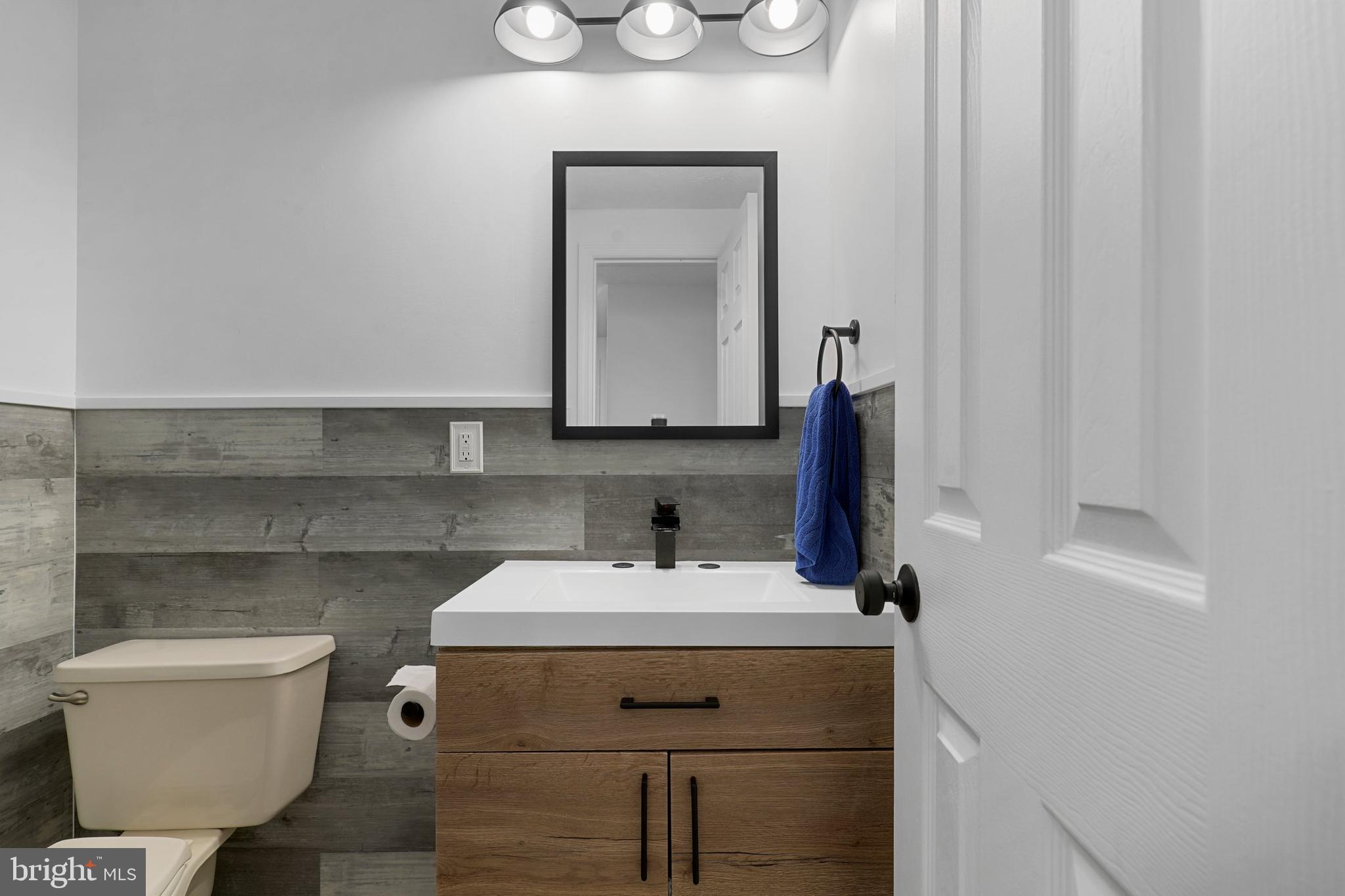 13958 Winding Ridge Lane Centreville, VA 20121 - Photo 4 of 48 Gallery Image 4