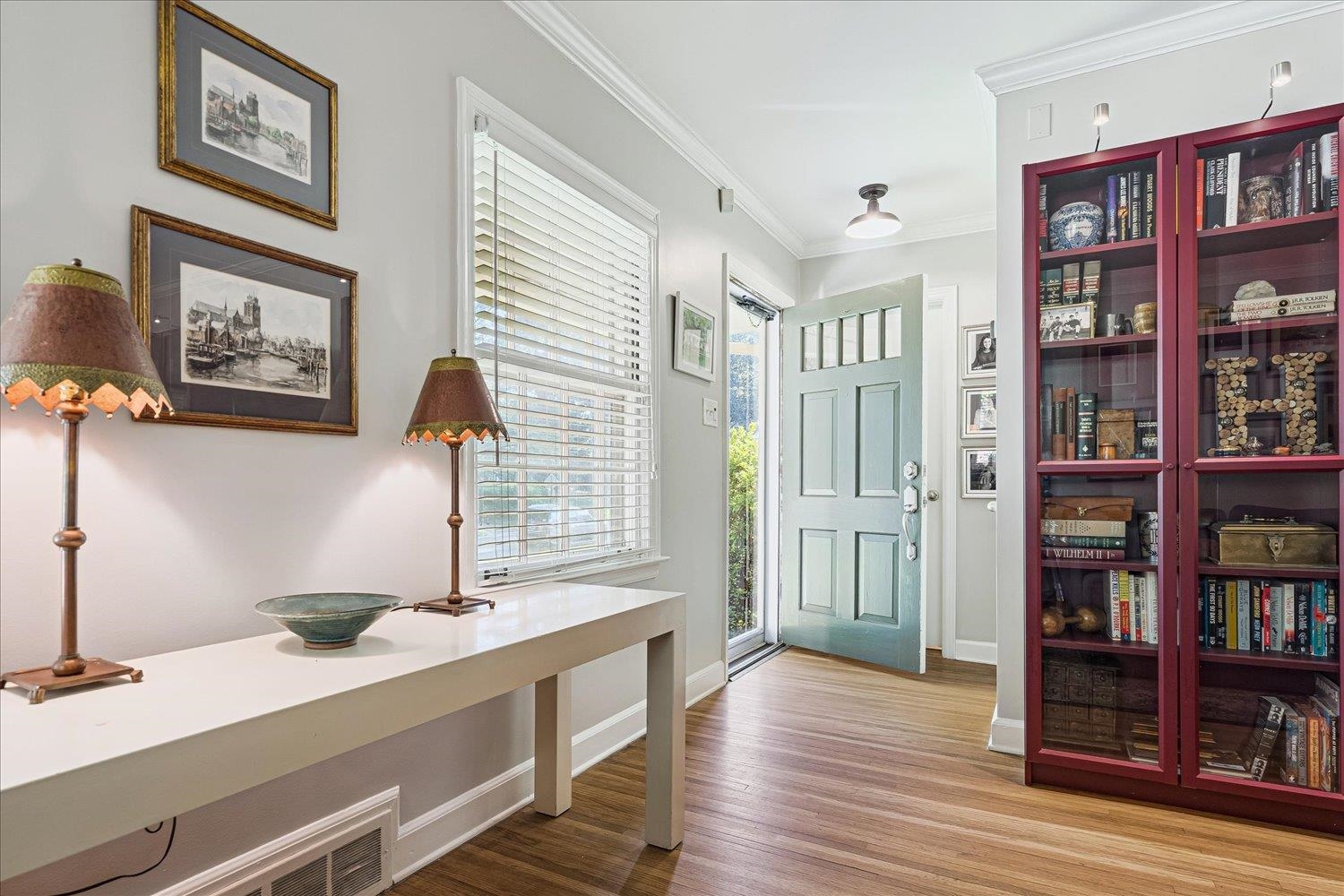 4047 Minden Road Memphis, TN 38117 - Photo 3 of 36 a hallway with a book shelf and a window