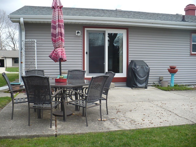 1230 Springdale Drive Rochelle, IL 61068 - Photo 21 of 22 a backyard of a house with table and chairs