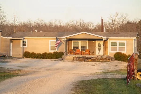 $827,000 | 15017 Botkin Road, Centerville, KS 66014