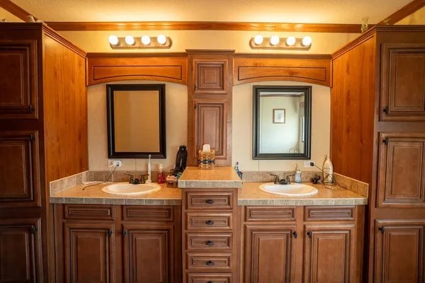 $827,000 | 15017 Botkin Road, Centerville, KS 66014