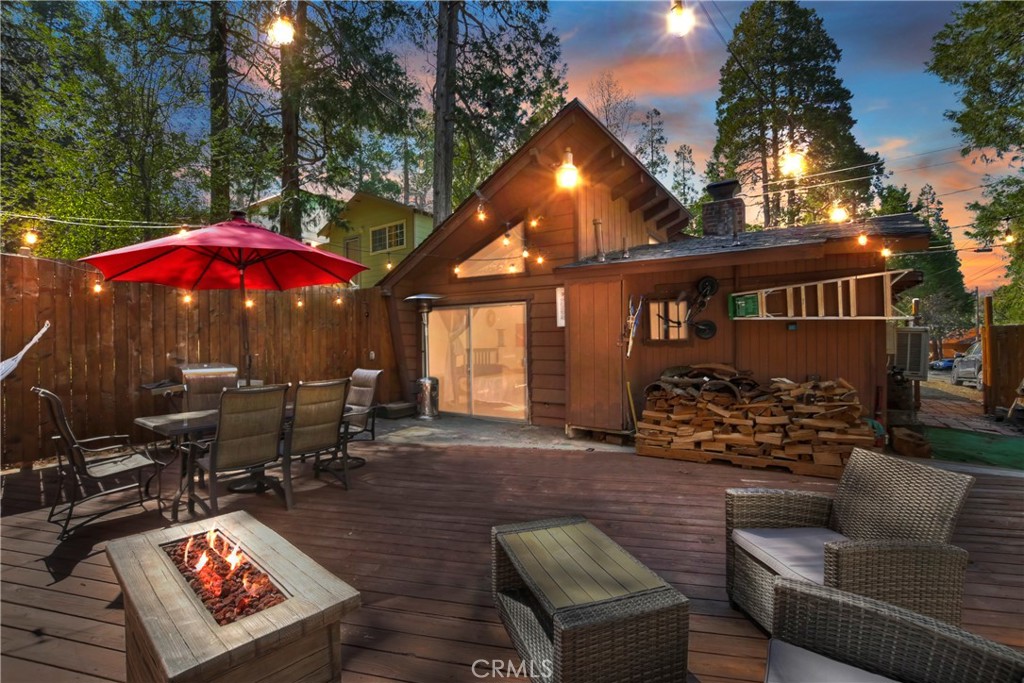 Relax Under the Stars in this Amazing Backyard!!