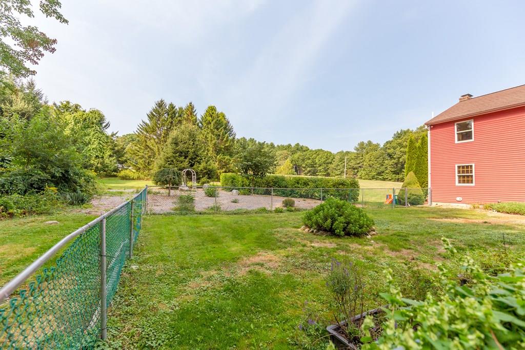 62 Beaver Brook Road Westford, MA 01886 - Photo 4 of 40 Gallery Image 4