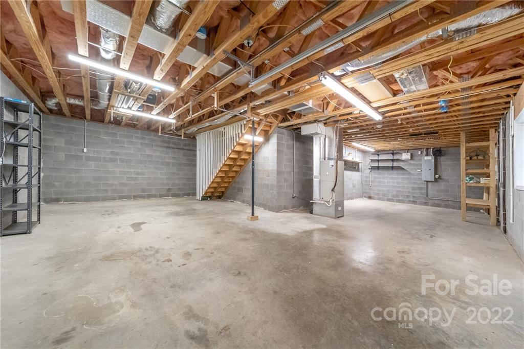3446 Raintree Drive Hudson, NC 28638 - Photo 21 of 24 a view of empty room with a ceiling fan