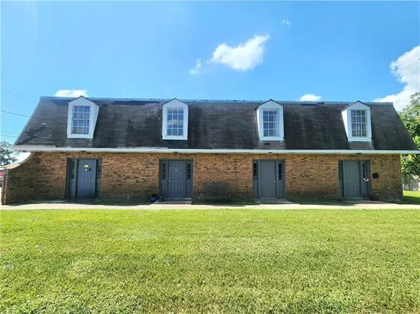 $1,000 | 203 Omega Street, Unit B, Belle Chasse, LA 70037